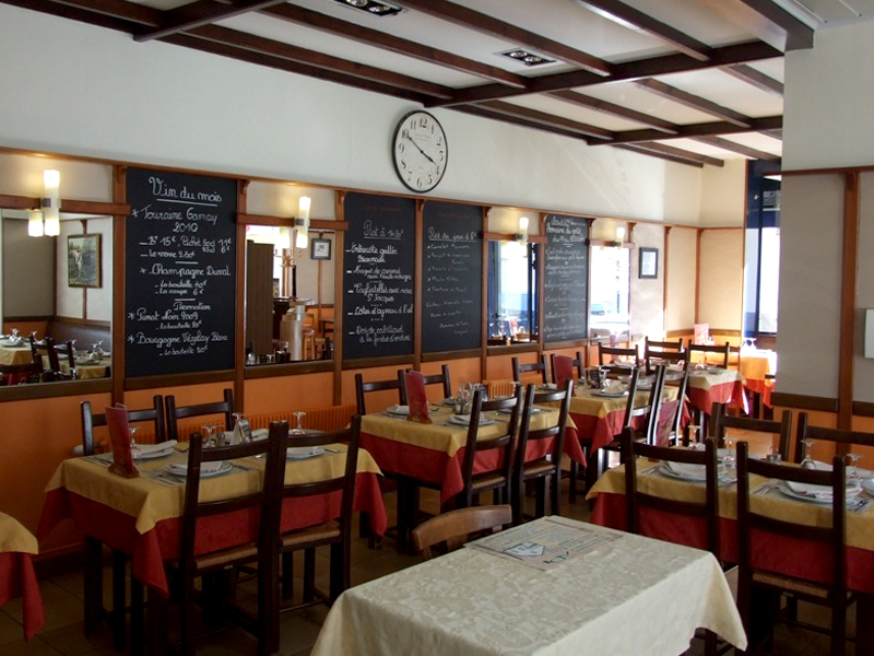 Salle restaurant du Mouton Blanc, Calais. vue 1